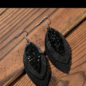5/20 Elegant Black Layered Leather Earrings